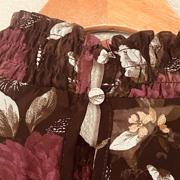 Torrid Chiffon Smocked Neck Sheer Top Floral, Skulls, Birds, Snakes Sz 4X - Picture 5 of 11